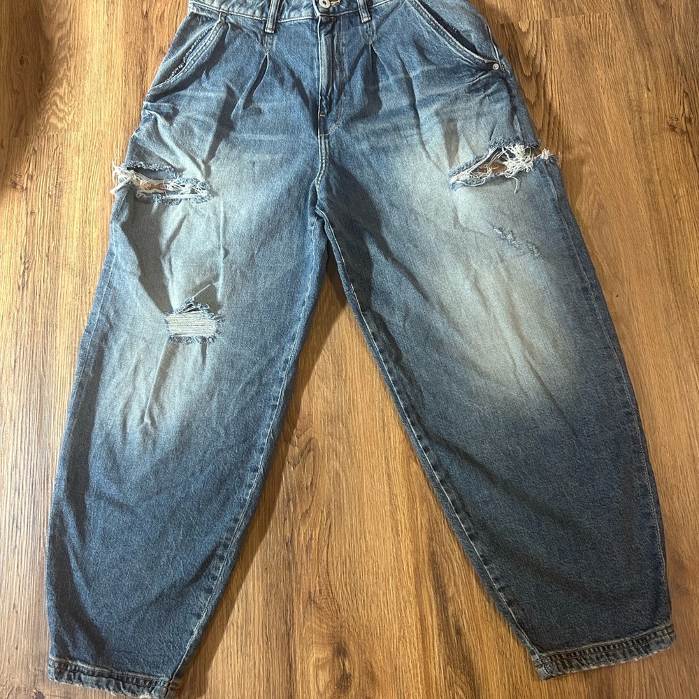 Zara Size 8 Ripped High Rise Jeans